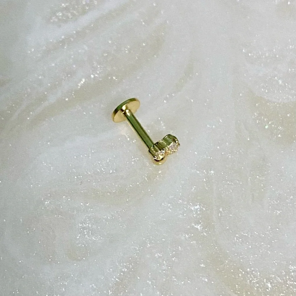 Elegant Gold and zircon Stud Earring